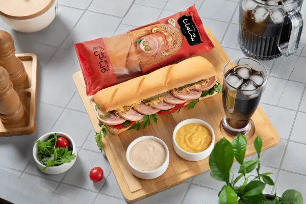 ساندویچ کالباس گوشت